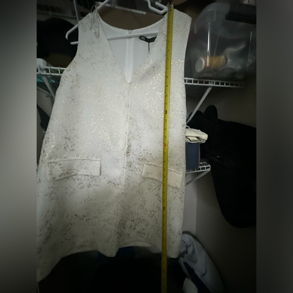 🆕🎉ZARA 🆕🎉 pretty white and gold sleeveless top - Picture 9 of 9